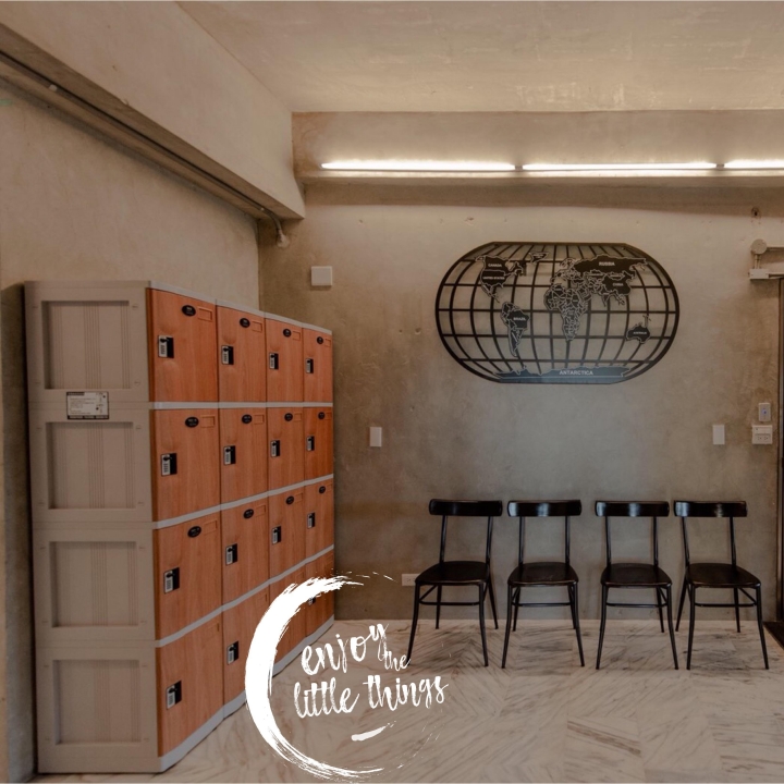 8人 ABS櫃-M  木紋門板-把手櫃台中防水無毒置物櫃